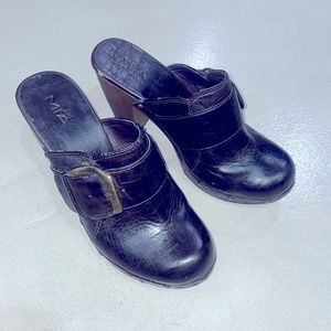 MIA brown wooden clog shoes platform 9 Y2k style vintage